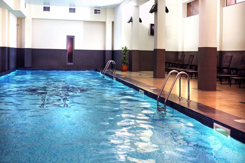 pool in hotel ani plaza yerevan