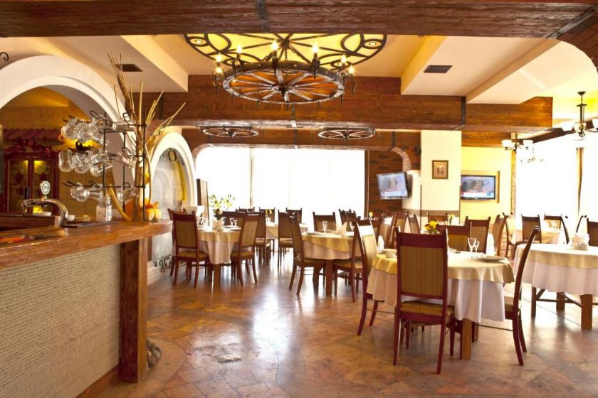 Restaurant in Shirak Hotel, Yerevan-3