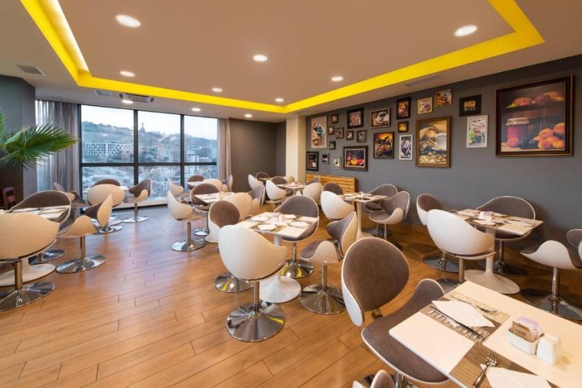 Restaurant in Opera Suite Hotel Yerevan-1