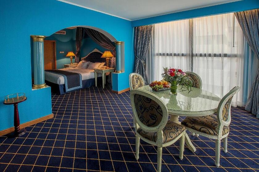 Junior Suite (2 Adults + 1 Child) in hotel moscow dubai