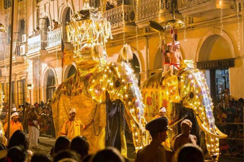 جشن اسالا پراهِرا (Esala Perahera Festival)